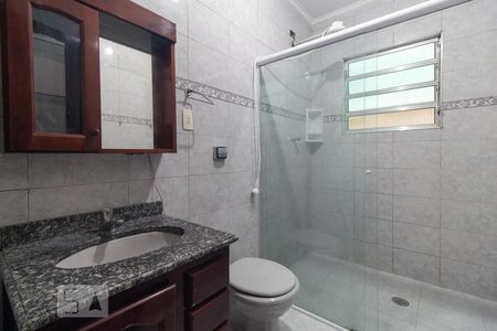 Banheiro de casa para alugar com 2 quartos, 100m² em Jardim Sapopemba, São Paulo