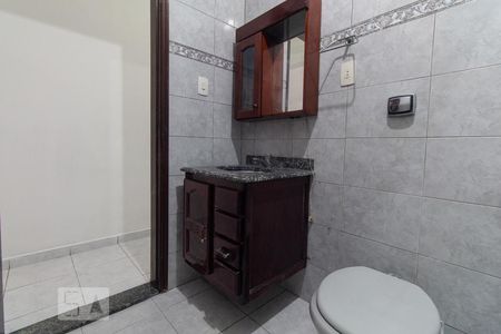 Banheiro de casa para alugar com 2 quartos, 100m² em Jardim Sapopemba, São Paulo