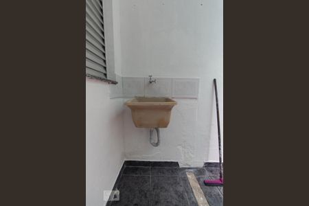 Casa para alugar com 100m², 2 quartos e sem vagaÁrea de serviço