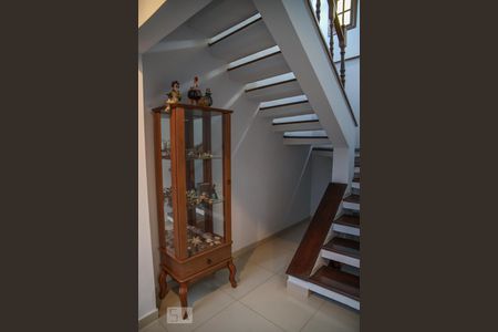 Casa para alugar com 250m², 3 quartos e 4 vagasEscada