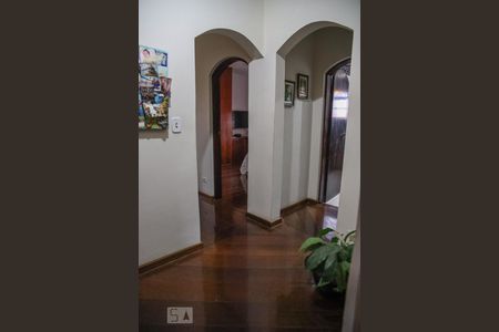 Casa para alugar com 250m², 3 quartos e 4 vagasCorredor