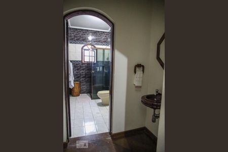 Casa para alugar com 250m², 3 quartos e 4 vagasBanheiro Corredor