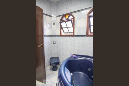 Casa para alugar com 250m², 3 quartos e 4 vagasBanheiro da suíte master