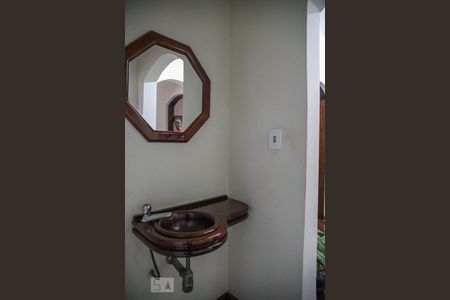 Casa para alugar com 250m², 3 quartos e 4 vagasBanheiro Corredor