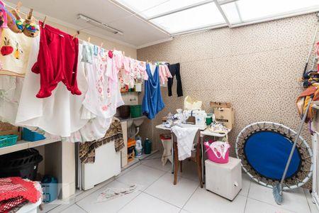 Casa à venda com 180m², 2 quartos e 2 vagas Casa à venda com 180m², 2 quartos e 2 vagasÁrea de Serviço