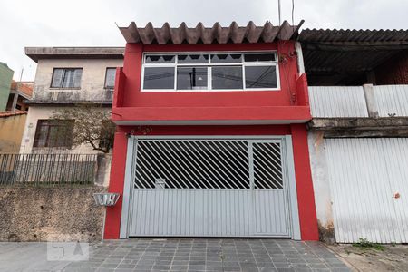 Casa à venda com 180m², 2 quartos e 2 vagas Casa à venda com 180m², 2 quartos e 2 vagasFachada