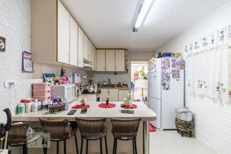 Casa à venda com 180m², 2 quartos e 2 vagas Casa à venda com 180m², 2 quartos e 2 vagasCozinha