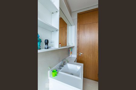 Casa de condomínio à venda com 500m², 4 quartos e 6 vagasBanheiro do Quarto 2