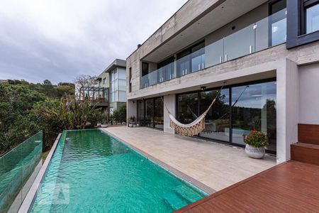 Casa de condomínio à venda com 500m², 4 quartos e 6 vagasvaranda