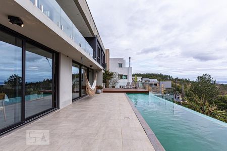 Casa de condomínio à venda com 500m², 4 quartos e 6 vagasvaranda