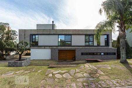 Casa de condomínio à venda com 500m², 4 quartos e 6 vagasFachada