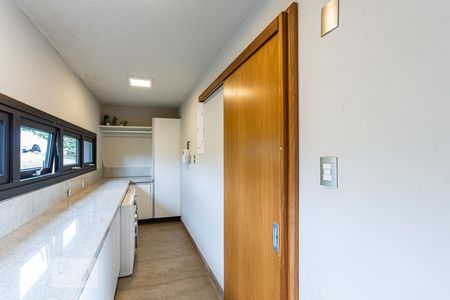 Casa de condomínio à venda com 500m², 4 quartos e 6 vagasLavanderia