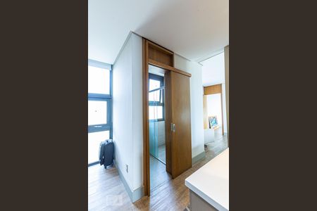 Casa de condomínio à venda com 500m², 4 quartos e 6 vagasBanheiro do Quarto 1