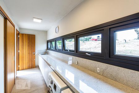 Casa de condomínio à venda com 500m², 4 quartos e 6 vagasLavanderia