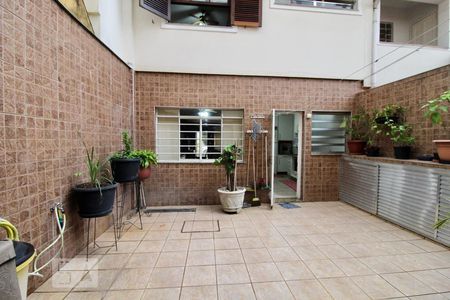 Casa para alugar com 220m², 3 quartos e 2 vagas Casa para alugar com 220m², 3 quartos e 2 vagasQuintal