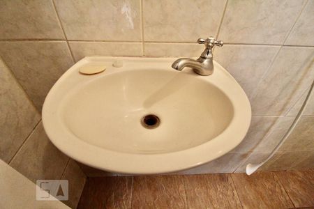 Casa para alugar com 220m², 3 quartos e 2 vagas Casa para alugar com 220m², 3 quartos e 2 vagasBanheiro de Serviço - Pia