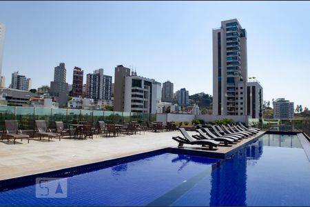 Studio à venda com 73m², 1 quarto e 1 vagaPiscina