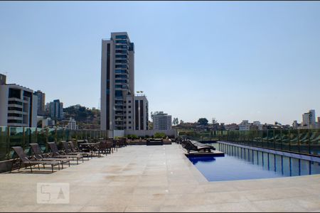 Studio à venda com 73m², 1 quarto e 1 vagaPiscina