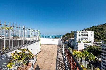 Apartamento à venda com 230m², 4 quartos e 2 vagasCobertura