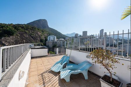 Apartamento à venda com 230m², 4 quartos e 2 vagasCobertura