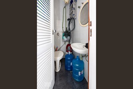 Apartamento à venda com 230m², 4 quartos e 2 vagasBanheiro de Serviço