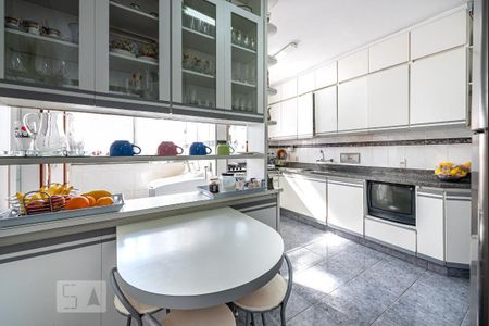 Apartamento à venda com 230m², 4 quartos e 2 vagasCozinha