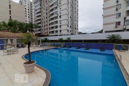 Apartamento à venda com 130m², 3 quartos e 2 vagas Apartamento à venda com 130m², 3 quartos e 2 vagasÁrea comum - Piscina