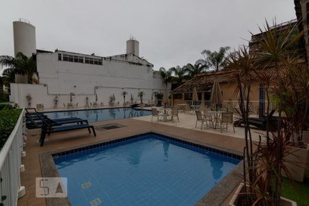 Apartamento à venda com 130m², 3 quartos e 2 vagas Apartamento à venda com 130m², 3 quartos e 2 vagasÁrea comum - Piscina