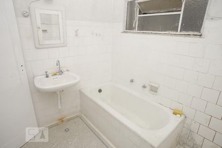 Apartamento para alugar com 105m², 2 quartos e sem vagaBanheiro