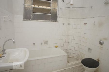 Apartamento para alugar com 105m², 2 quartos e sem vagaBanheiro