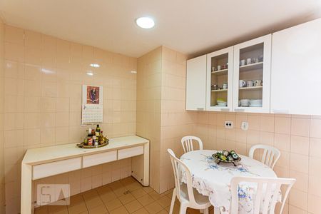 Apartamento à venda com 150m², 3 quartos e 2 vagas Apartamento à venda com 150m², 3 quartos e 2 vagasCozinha