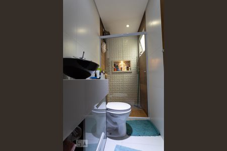 Banheiro da Suíte 1 de casa de condomínio para alugar com 2 quartos, 120m² em Vila Bela, São Paulo