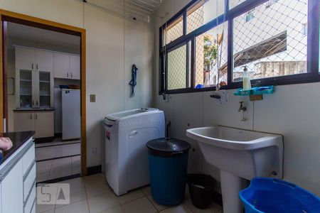 Apartamento à venda com 180m², 3 quartos e 2 vagas Apartamento à venda com 180m², 3 quartos e 2 vagasÁrea de Serviço