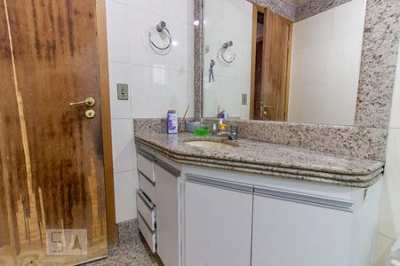 Apartamento à venda com 180m², 3 quartos e 2 vagas Apartamento à venda com 180m², 3 quartos e 2 vagasBanheiro Social
