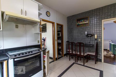 Apartamento à venda com 180m², 3 quartos e 2 vagas Apartamento à venda com 180m², 3 quartos e 2 vagasCozinha