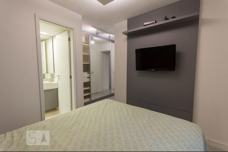 Suíte de apartamento para alugar com 2 quartos, 78m² em Centro, Curitiba