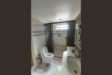 Banheiro da Suíte de casa à venda com 5 quartos, 400m² em Glória, Porto Alegre