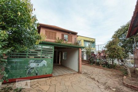 Casa à venda com 400m², 5 quartos e 2 vagas Casa à venda com 400m², 5 quartos e 2 vagasFachada