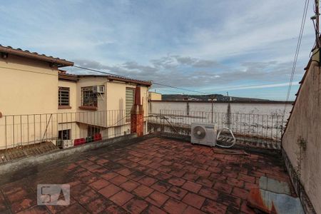 Casa à venda com 400m², 5 quartos e 2 vagas Casa à venda com 400m², 5 quartos e 2 vagasTerraço