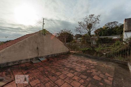 Casa à venda com 400m², 5 quartos e 2 vagas Casa à venda com 400m², 5 quartos e 2 vagasTerraço