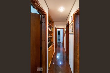 Apartamento para alugar com 154m², 4 quartos e 3 vagasCorredor