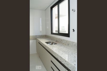 Apartamento para alugar com 76m², 2 quartos e 2 vagasCozinha