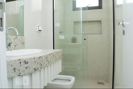 Apartamento para alugar com 76m², 2 quartos e 2 vagasBanheiro da suíte