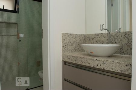 Apartamento para alugar com 76m², 2 quartos e 2 vagasBanheiro social