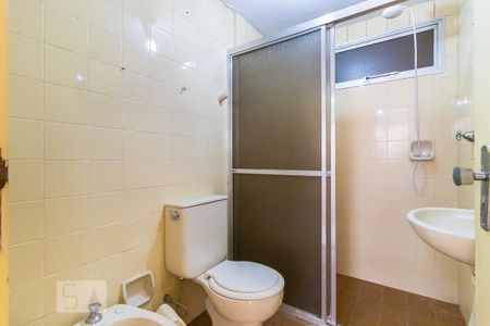 Banheiro de kitnet/studio para alugar com 1 quarto, 39m² em Centro, Campinas