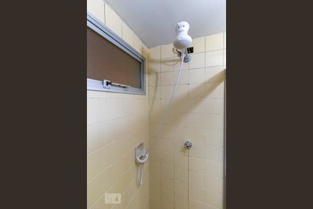 Banheiro de kitnet/studio para alugar com 1 quarto, 39m² em Centro, Campinas
