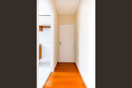 Corredor Entrada de apartamento para alugar com 2 quartos, 47m² em Vila Gustavo, São Paulo