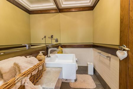 Casa de condomínio à venda com 650m², 3 quartos e 5 vagas Casa de condomínio à venda com 650m², 3 quartos e 5 vagasLavabo