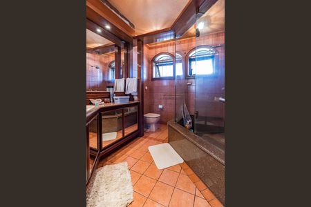 Casa de condomínio à venda com 650m², 3 quartos e 5 vagas Casa de condomínio à venda com 650m², 3 quartos e 5 vagasBanheiro Social