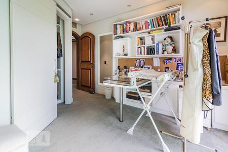 Casa de condomínio à venda com 650m², 3 quartos e 5 vagas Casa de condomínio à venda com 650m², 3 quartos e 5 vagasdormitorio2